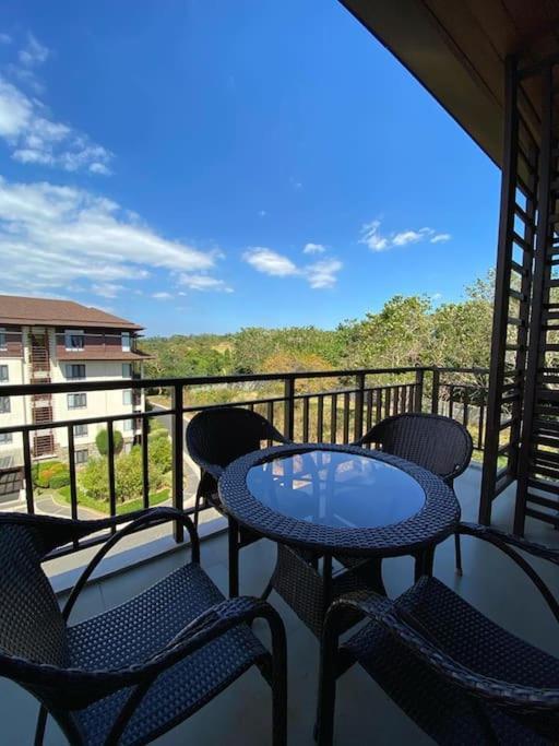 Anvaya Cove Penthouse Unit 10-2 Br. Appartement Morong  Buitenkant foto